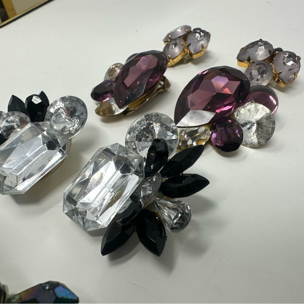 Set of 5 Vintage Jeweled Costume clip on earrings - Picture 5 of 9